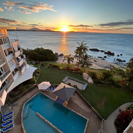 Coral Cove Apartments - Absolute Beachfront Resort Bowen Esterno foto