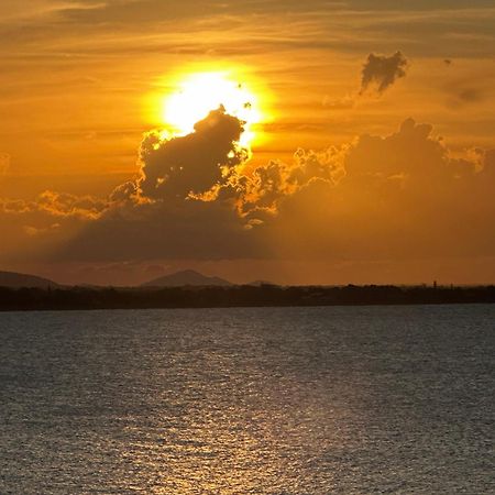 Coral Cove Apartments - Absolute Beachfront Resort Bowen Esterno foto
