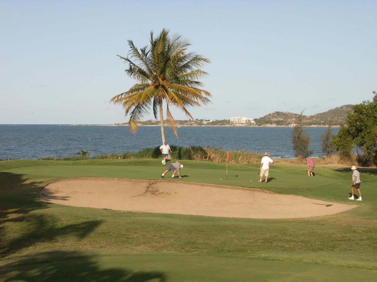Coral Cove Apartments - Absolute Beachfront Resort Bowen Esterno foto