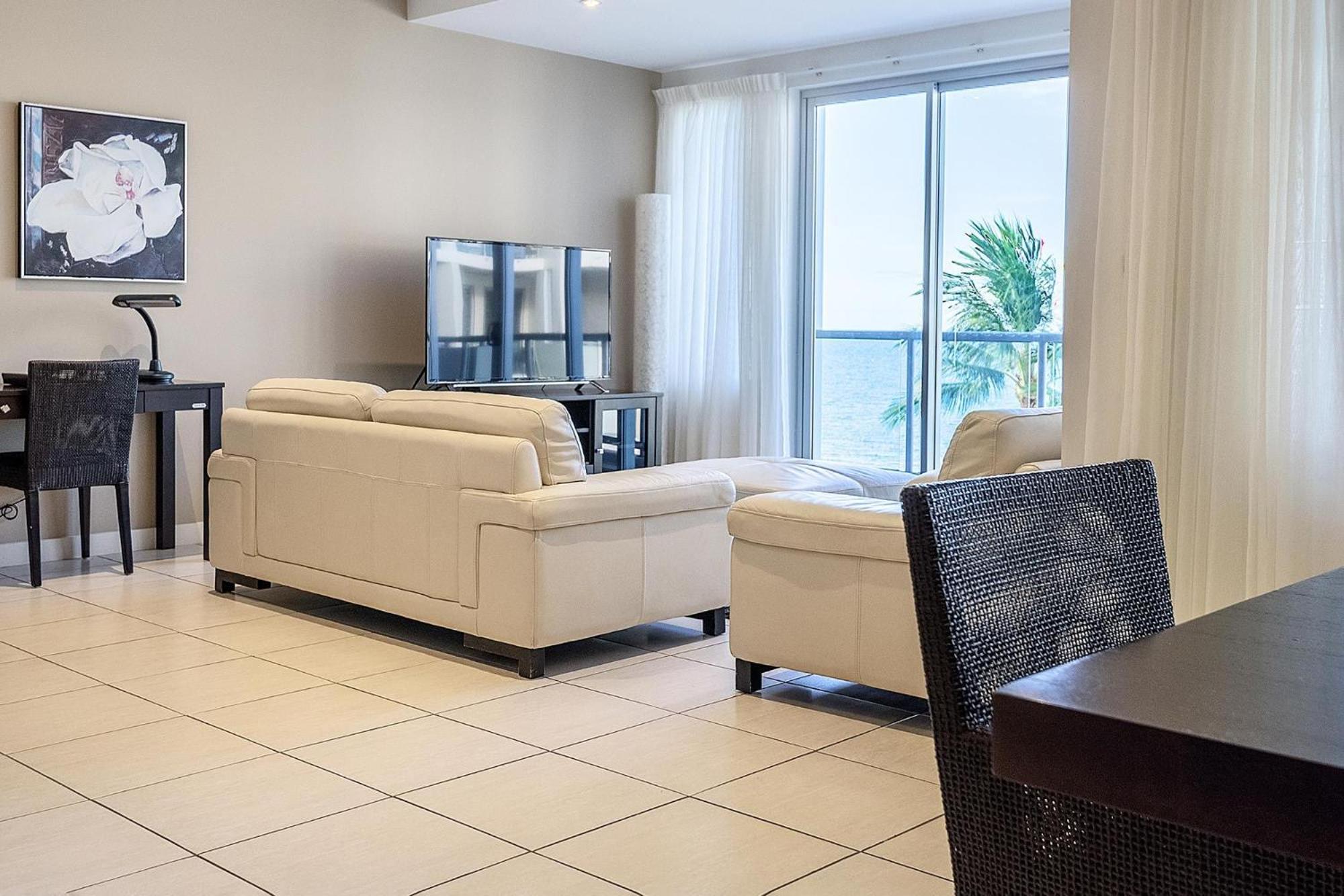 Coral Cove Apartments - Absolute Beachfront Resort Bowen Esterno foto