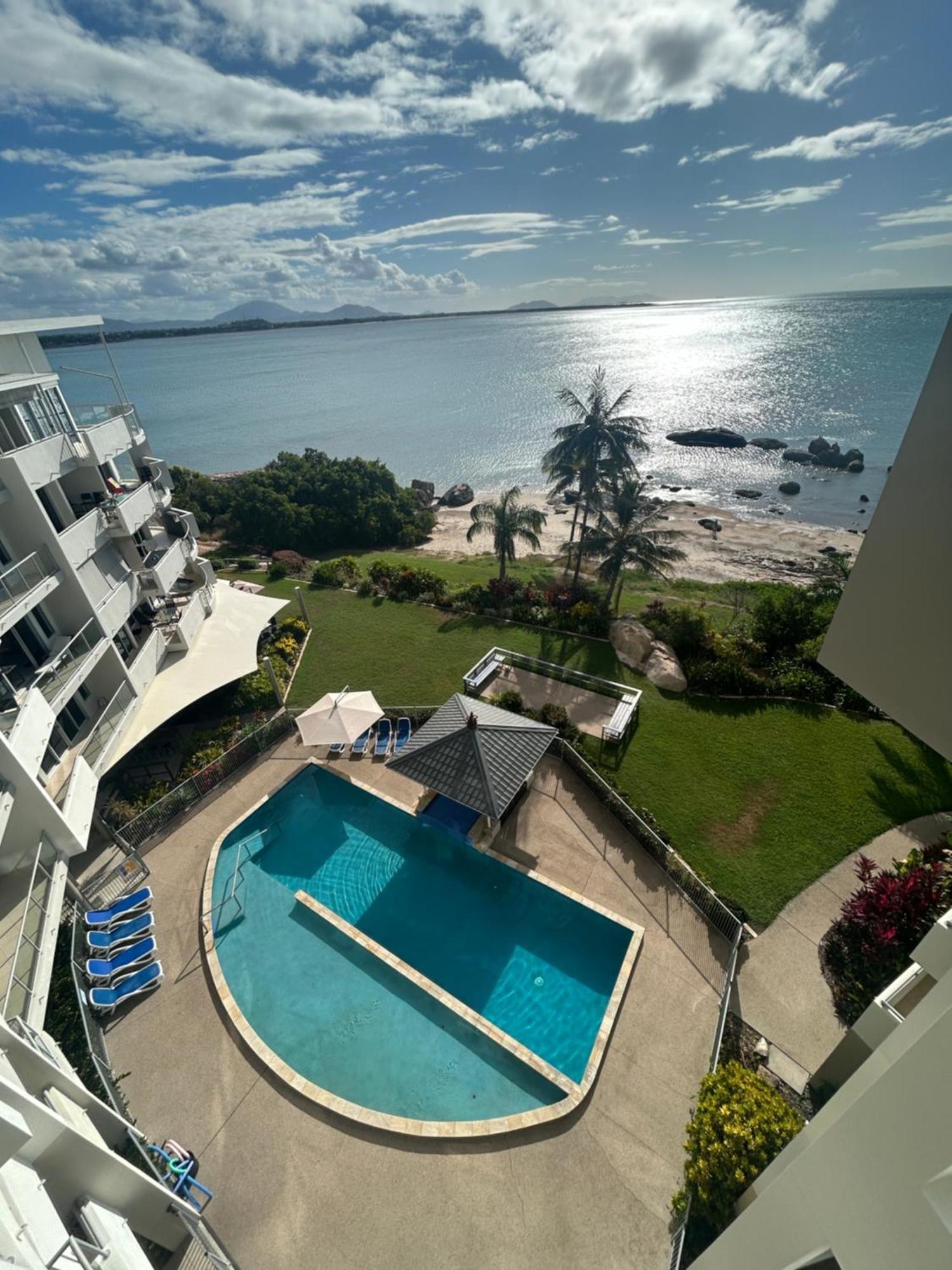 Coral Cove Apartments - Absolute Beachfront Resort Bowen Esterno foto
