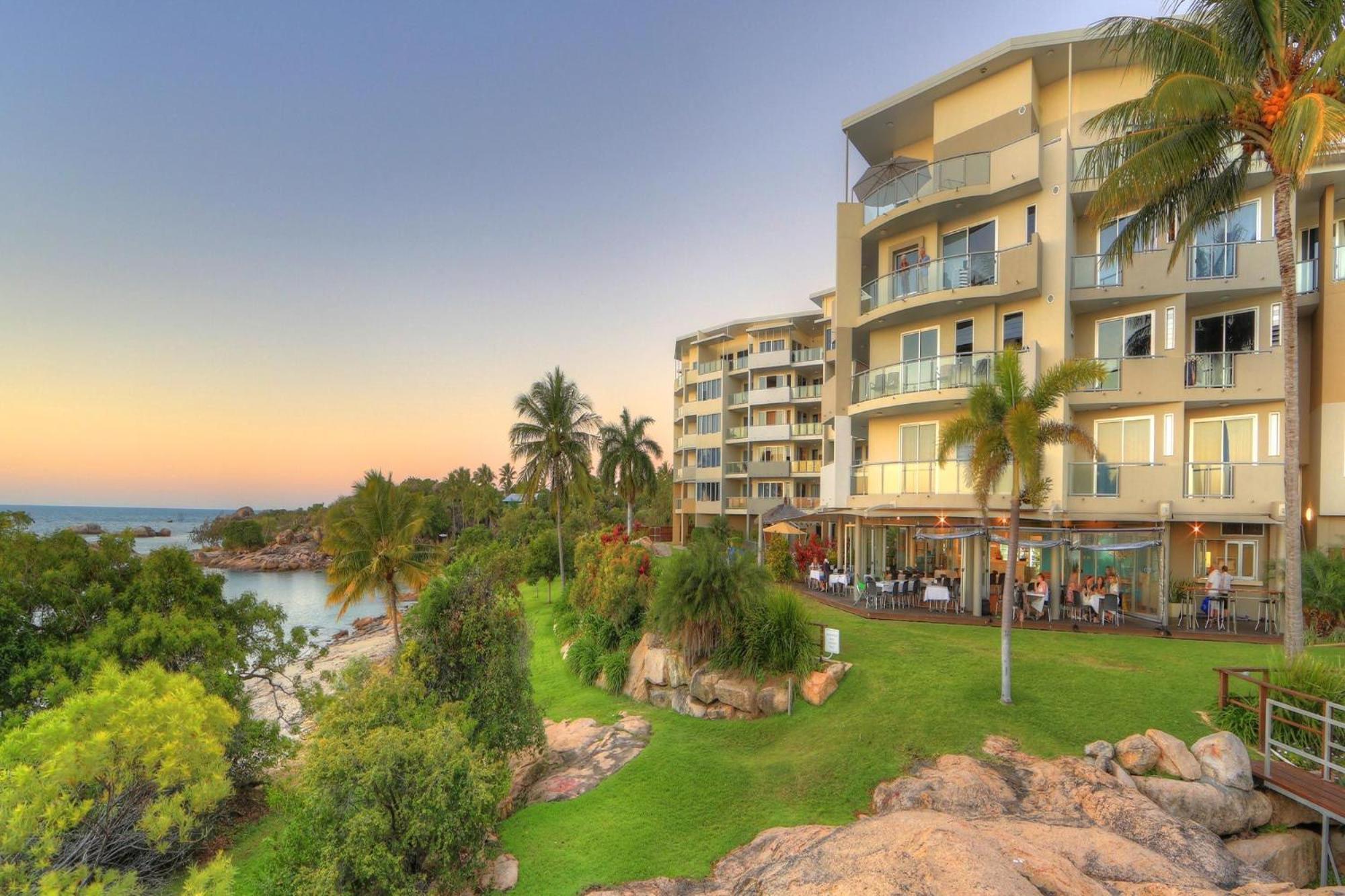 Coral Cove Apartments - Absolute Beachfront Resort Bowen Esterno foto