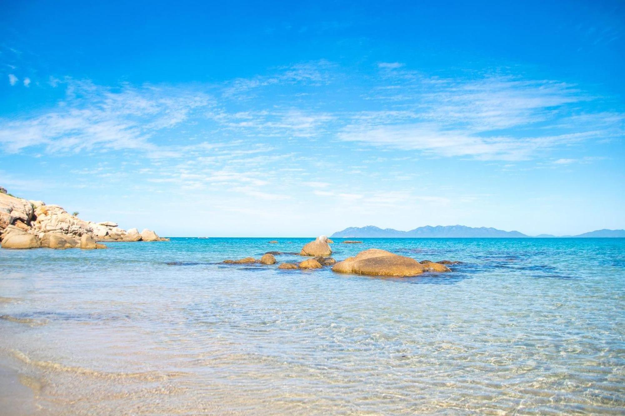 Coral Cove Apartments - Absolute Beachfront Resort Bowen Esterno foto