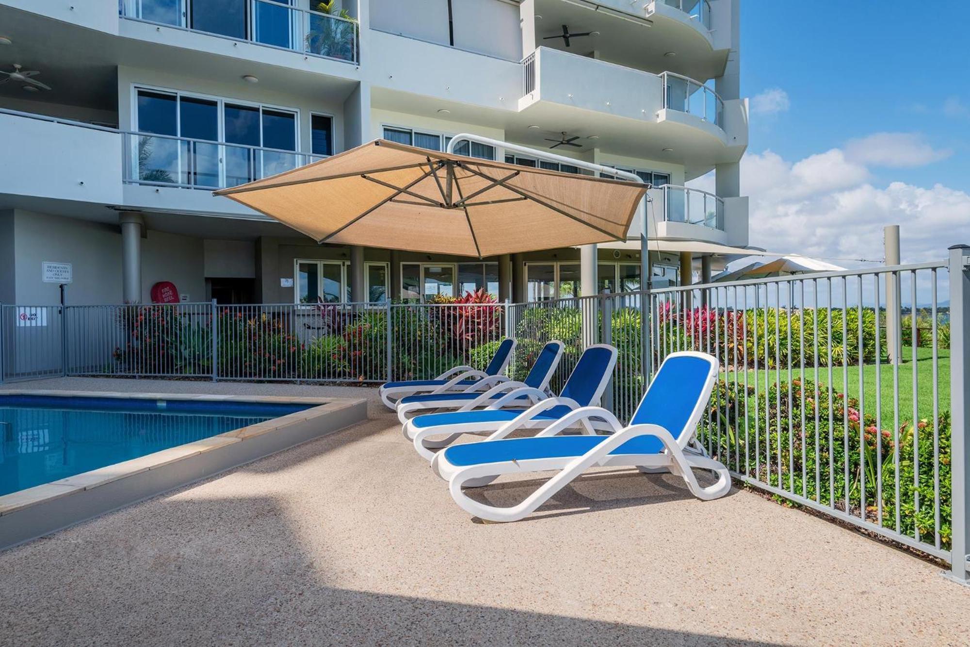 Coral Cove Apartments - Absolute Beachfront Resort Bowen Esterno foto