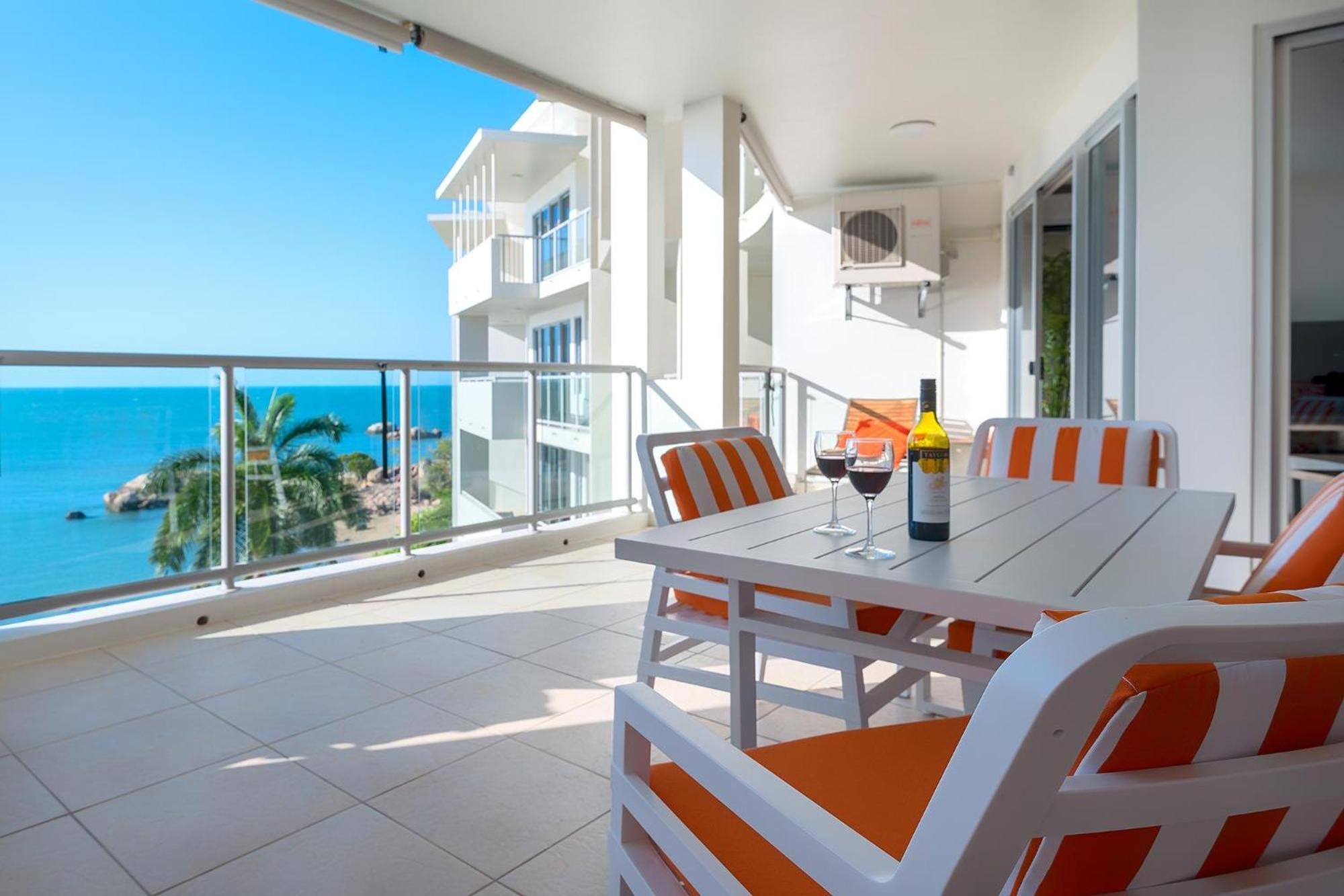 Coral Cove Apartments - Absolute Beachfront Resort Bowen Esterno foto
