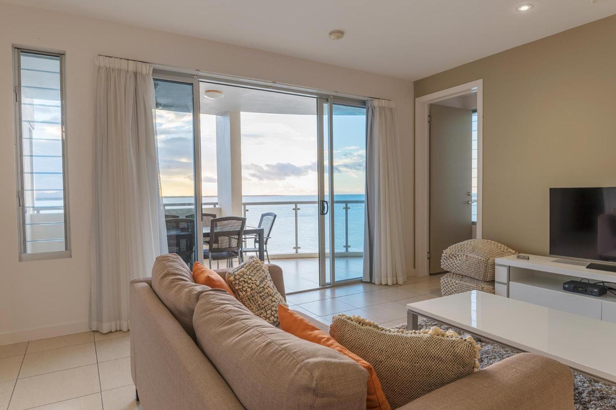 Coral Cove Apartments - Absolute Beachfront Resort Bowen Esterno foto