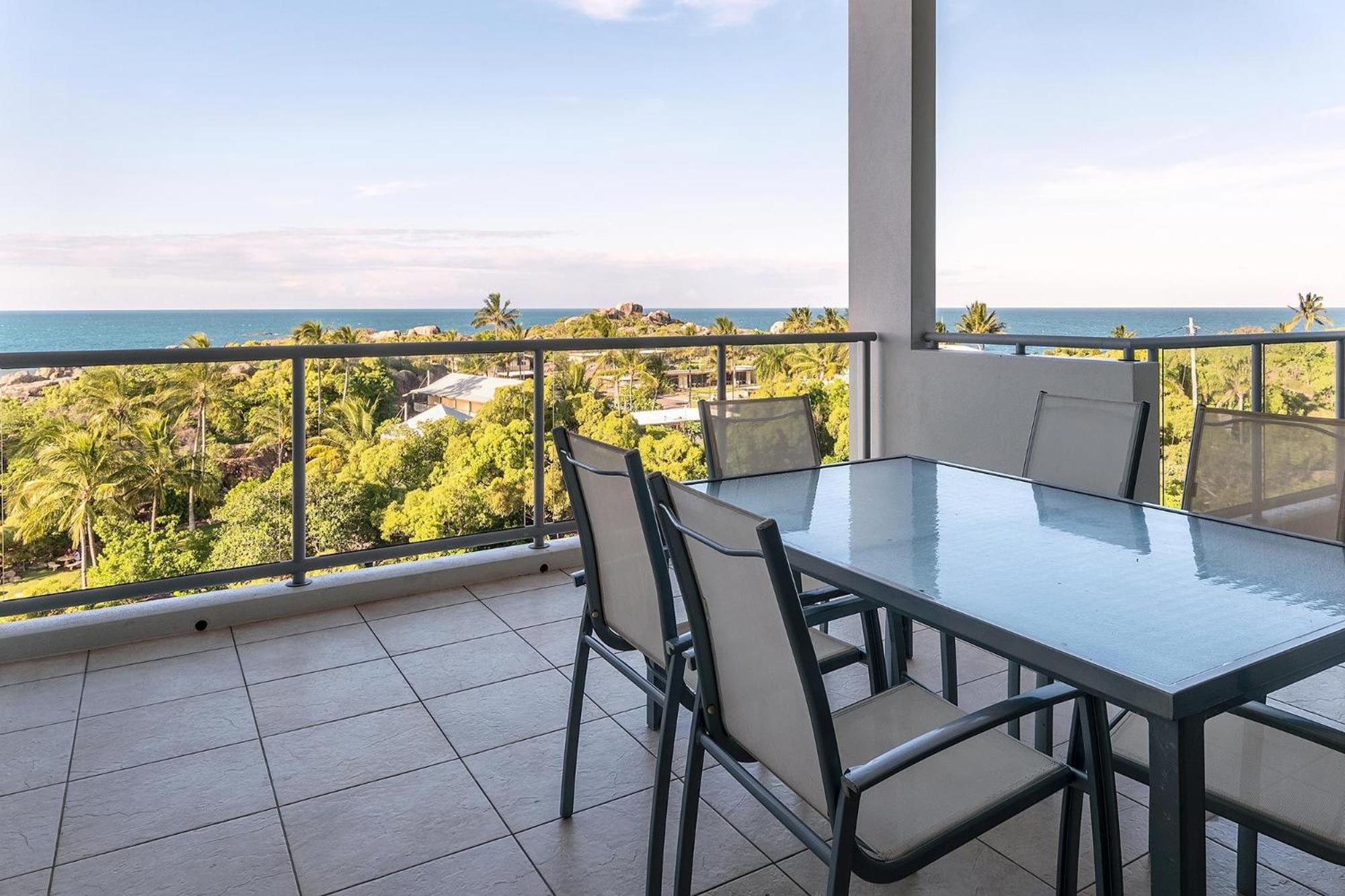 Coral Cove Apartments - Absolute Beachfront Resort Bowen Esterno foto