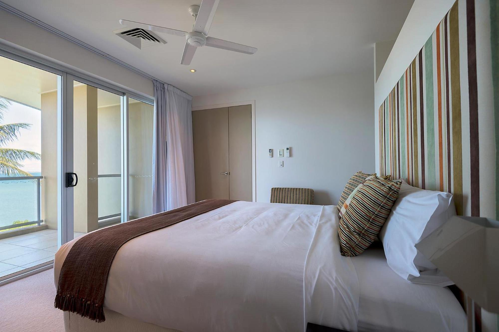 Coral Cove Apartments - Absolute Beachfront Resort Bowen Esterno foto