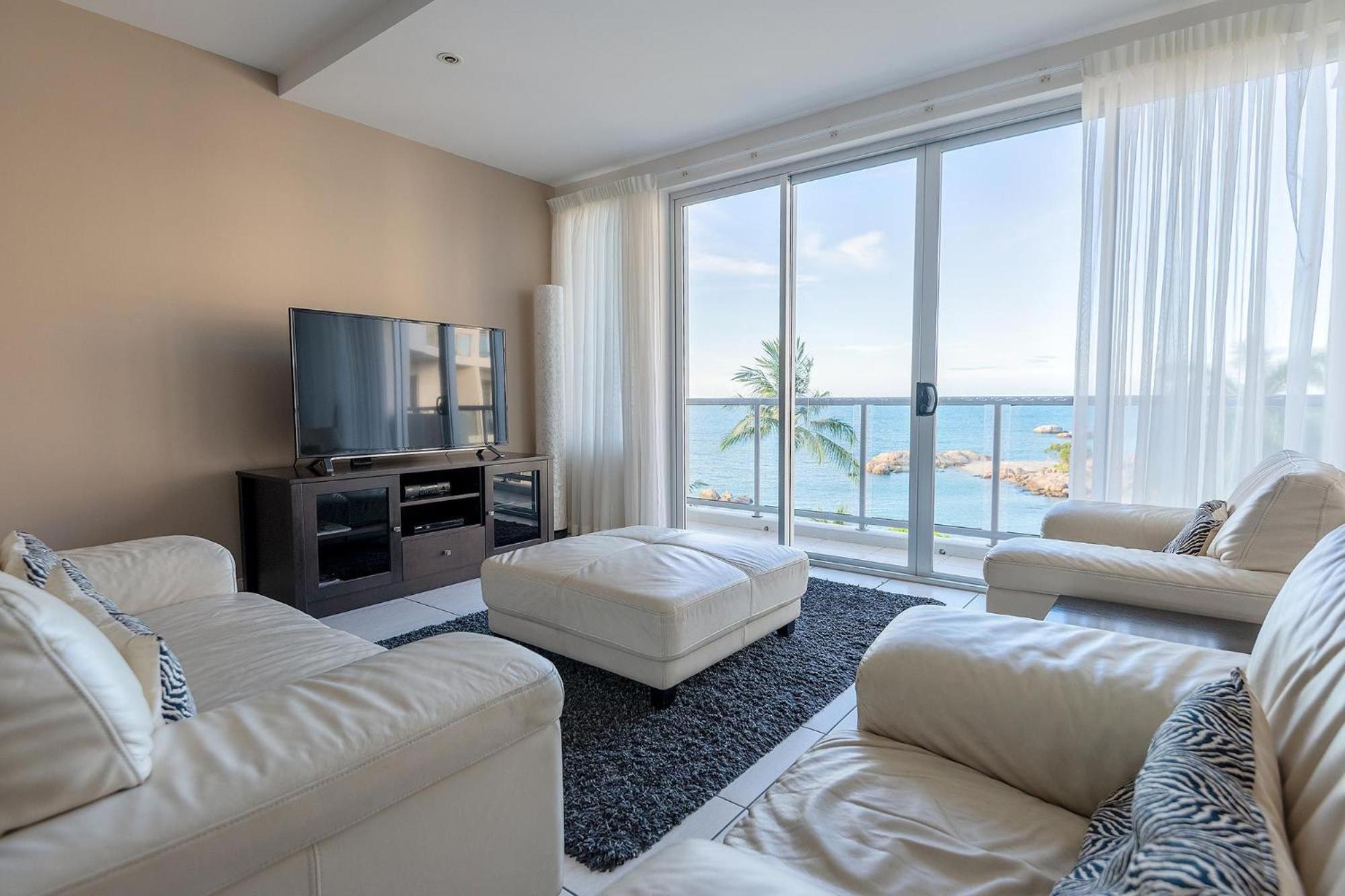 Coral Cove Apartments - Absolute Beachfront Resort Bowen Esterno foto