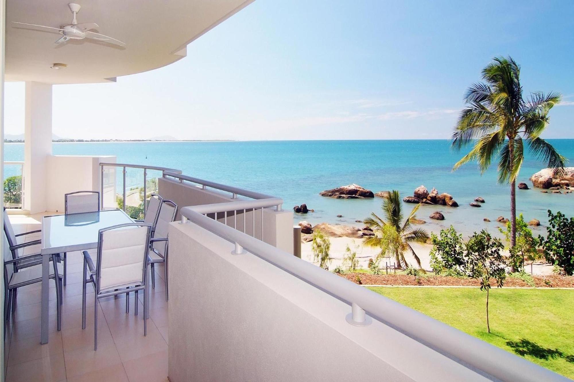 Coral Cove Apartments - Absolute Beachfront Resort Bowen Esterno foto