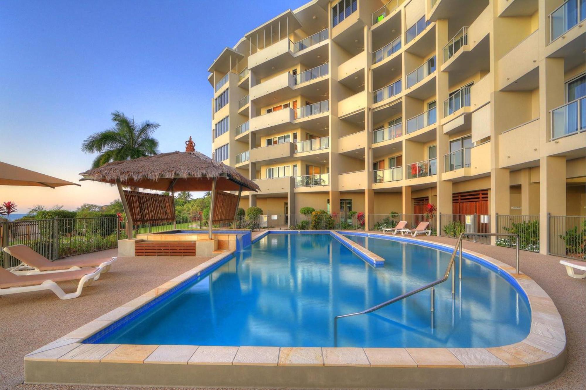 Coral Cove Apartments - Absolute Beachfront Resort Bowen Esterno foto