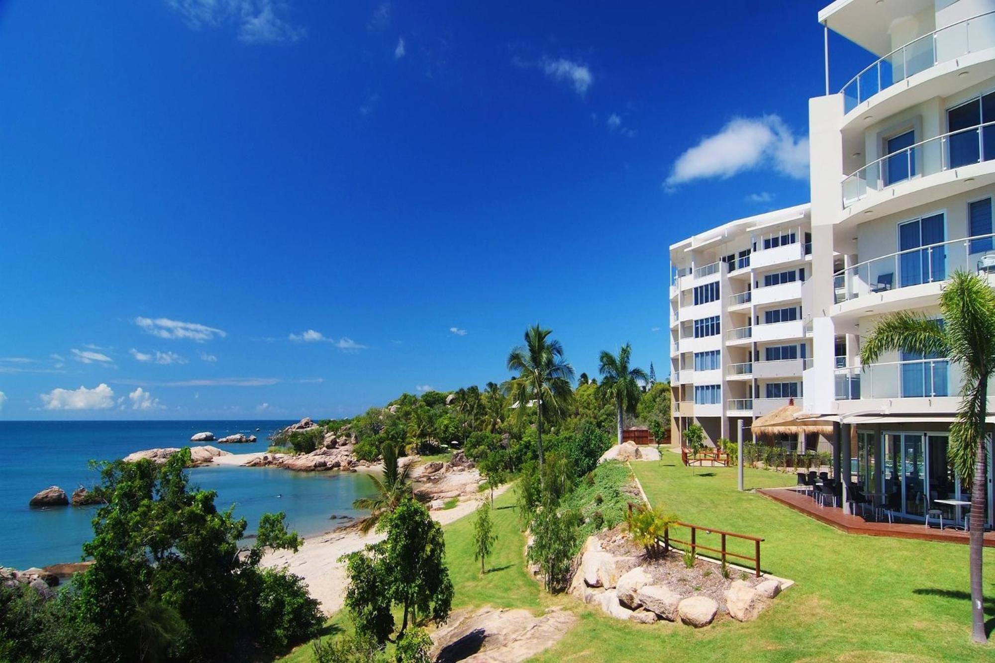 Coral Cove Apartments - Absolute Beachfront Resort Bowen Esterno foto