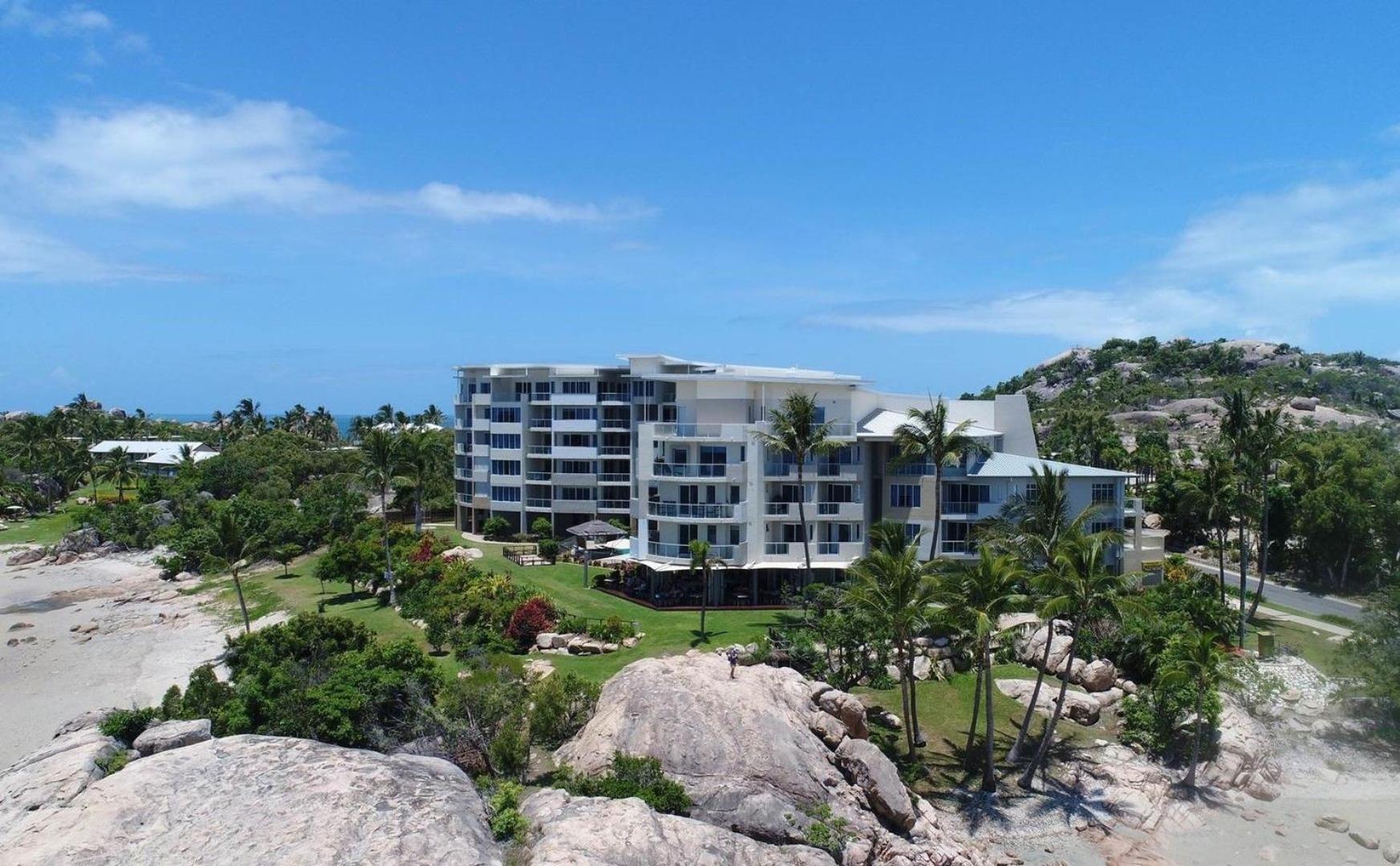 Coral Cove Apartments - Absolute Beachfront Resort Bowen Esterno foto
