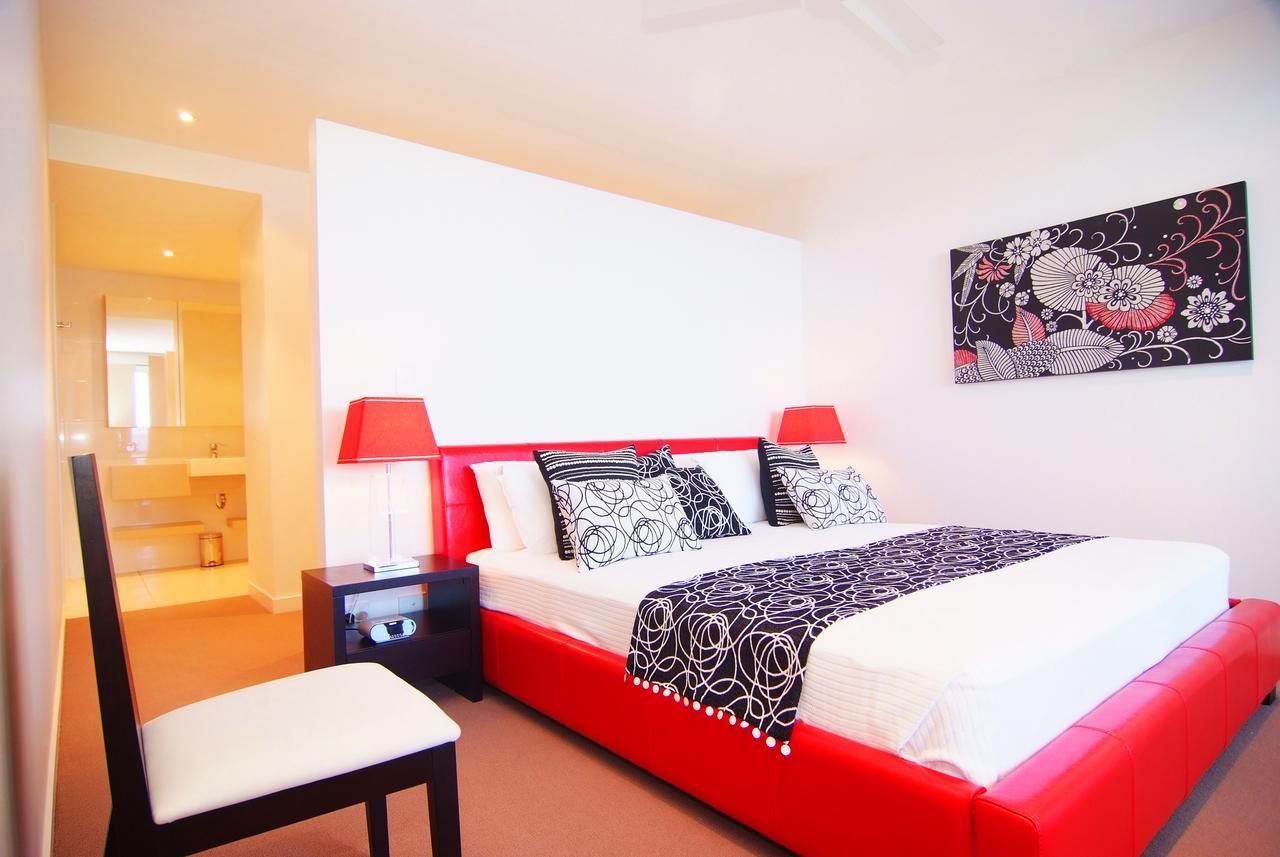 Coral Cove Apartments - Absolute Beachfront Resort Bowen Esterno foto