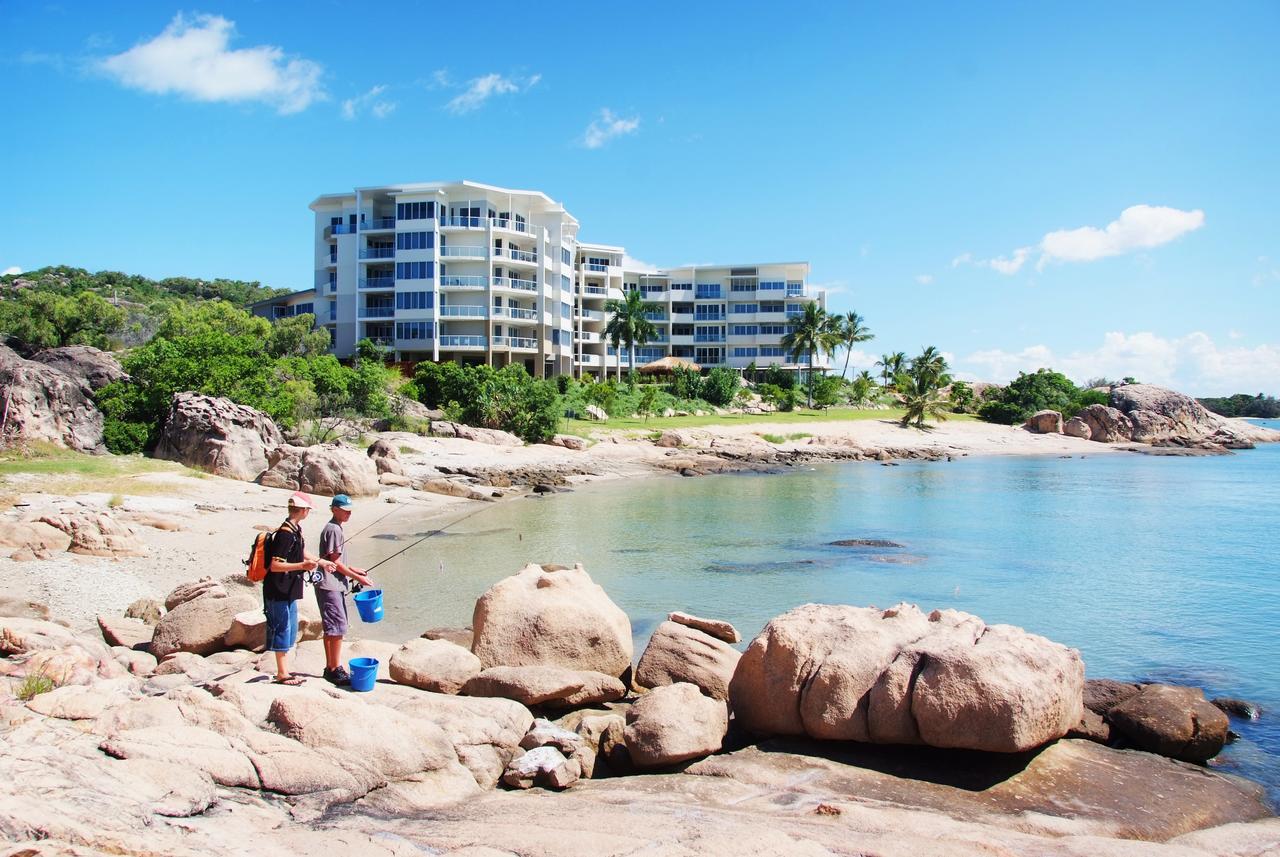 Coral Cove Apartments - Absolute Beachfront Resort Bowen Esterno foto